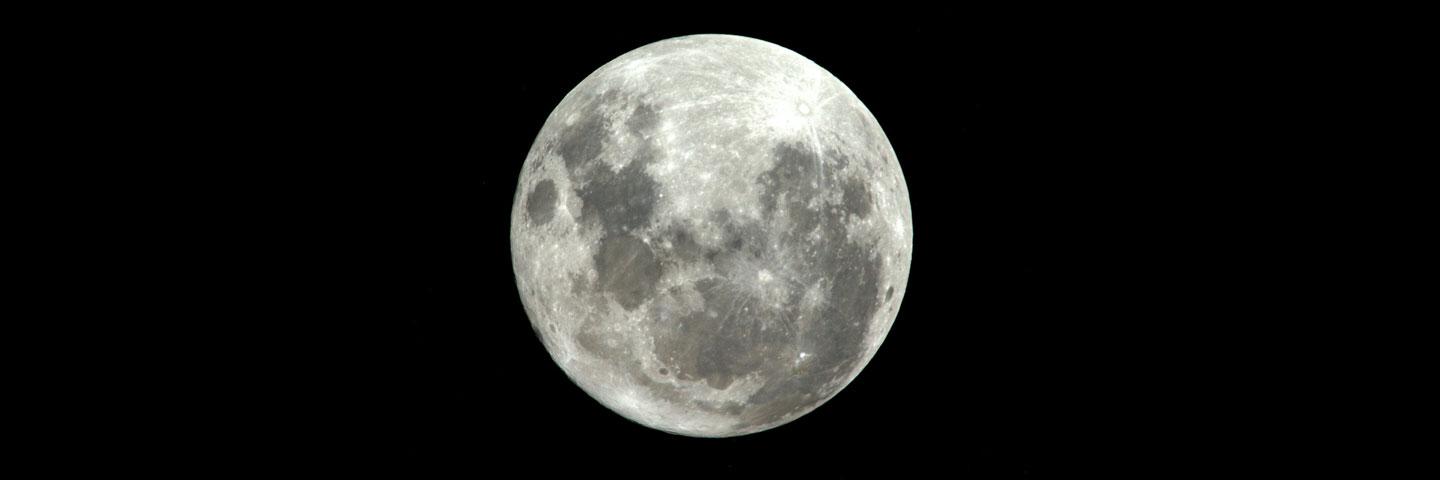 Moon-seen-from-ISS_1440480